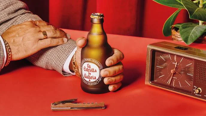 Estrella Galicia Relanza Su Receta Recuperando una Botella Iconica