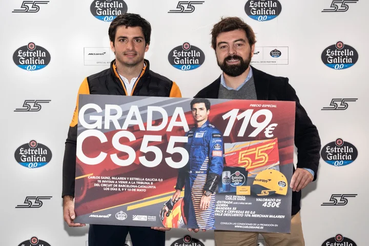 Carlos Sainz Se Reune con la Prensa Compañía Estrella Galicia 00