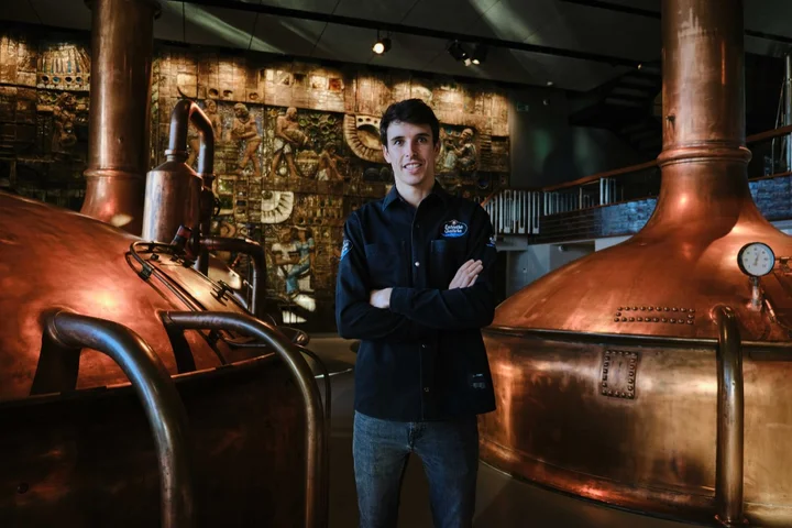 Alex Marquez Visita MEGA 6