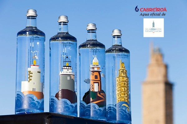 PRESENTACION BOTELLAS DE CABREIROA CON  FAROS DE GALICIA