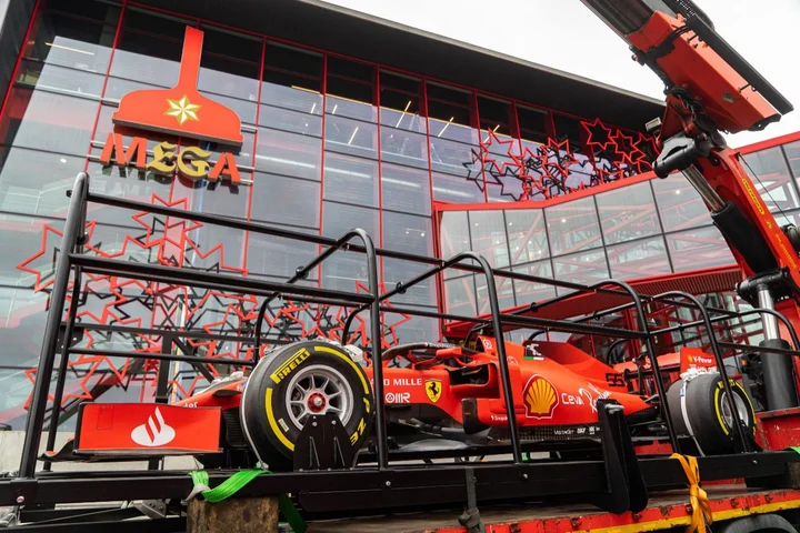 MEGA Show Car Ferrari 0 1