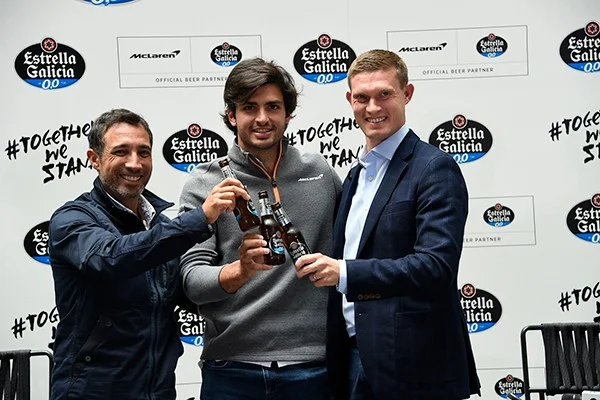 Jose Cabanas, CMO de Estrella Galicia 00, Carlos Sainz (piloto McLaren F1 Team) y Dan McEwan Jefe de patrocinios de McLaren F1 brindando en el evento de Estrella Galicia "Together we stand" en Madrid el lunes 16 de septiembre de 2019

JM RUBIO  +34629482791