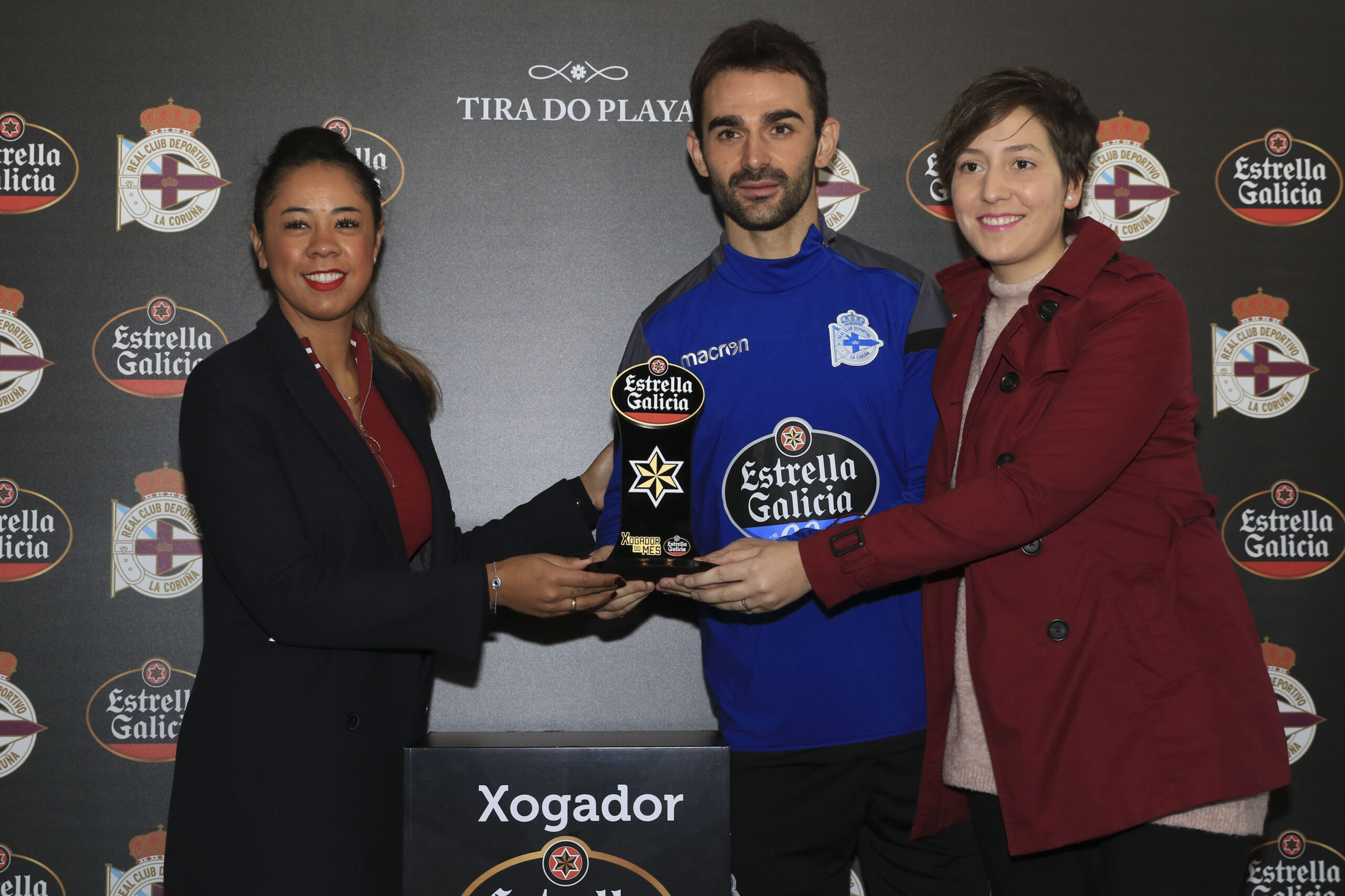 Adrián López entrega premio Jugador Estrella Galicia