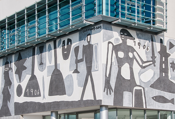 El mural que Jorge Cabezas diseñó en 2013 para el nuevo edificio de Cocimiento de Hijos de Rivera en A Coruña