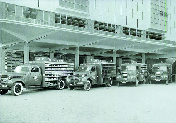 estrella galicia camiones años 50